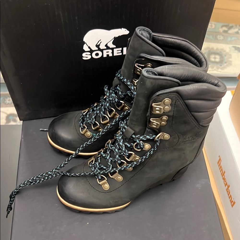 NIB Sorel Conquest Women's Black Boots sz 5